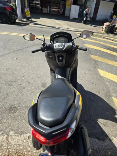 Moto muito nova.
