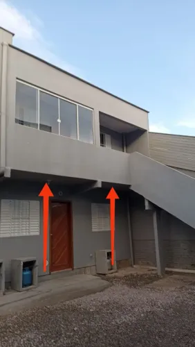 Alugo apartamento com 2 quartos, pertinho do centro,quase esquina com a Pedro zapelini .