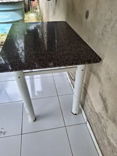 Mesa e fogão usado