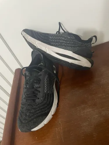 Tênis Under  Armor n 42 Novo