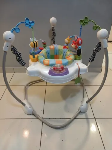 Centro de atividades jumper Buba