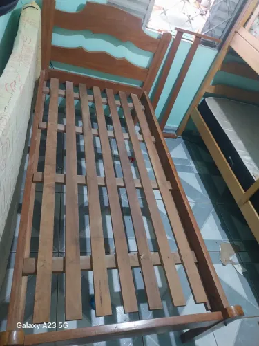 Cama de solteiro seminova 