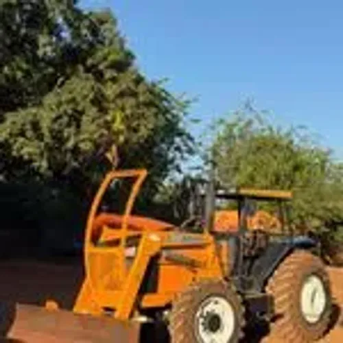 TRATOR AGRÍCOLA