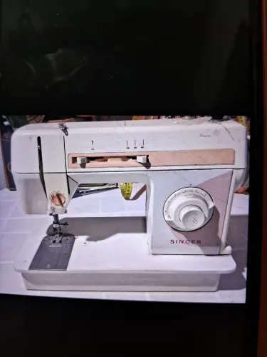 Máquina de costura singer