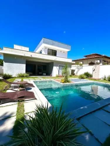 Casa Condom. com 3 quartos sendo 2 sts,piscina Jacuzzi - Armação dos Búzios - RJ