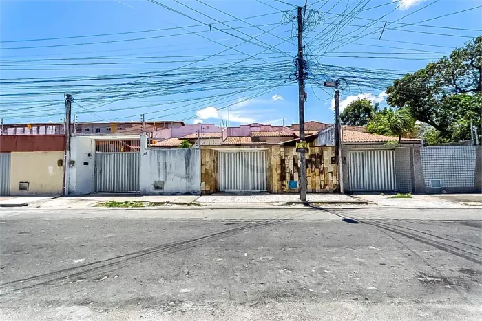Casa com 3 quartos à venda em Messejana - CE