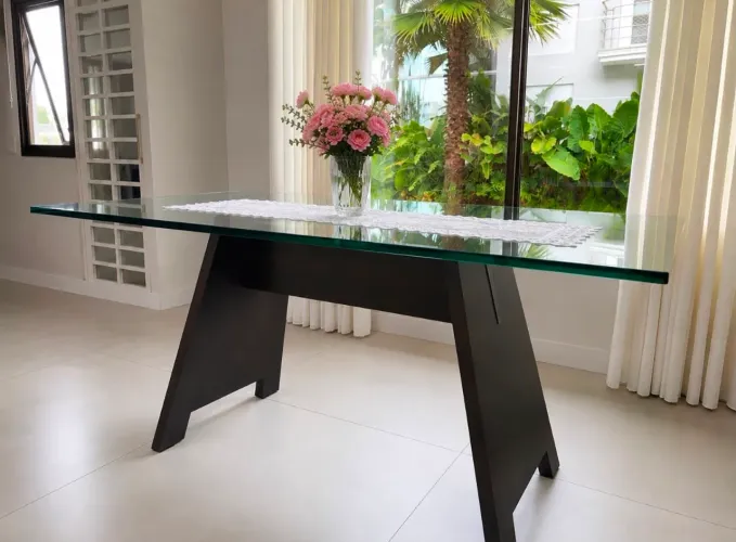Vendo Mesa jantar 6 lugares, tampa de vidro 19mm