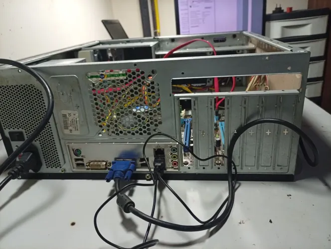 CPU i3 2 geração,6gbram,SSD 120gb,gravadora,fonte 350w, chip de video integrado