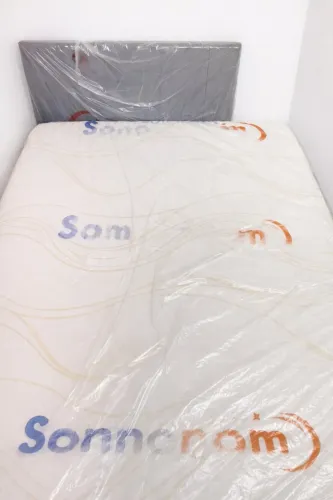 Cama box nunca usada no plástico