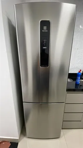 Geladeira Electrolux Inox - Moderna e Espaçosa
