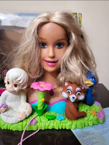 BUSTO ROSSELA, BARBIE PRINCESA DA ILHA.
