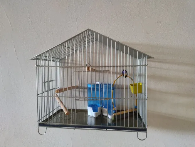 Gaiola de pássaro com comedouro, bebedouro automáticos de brinquedo 