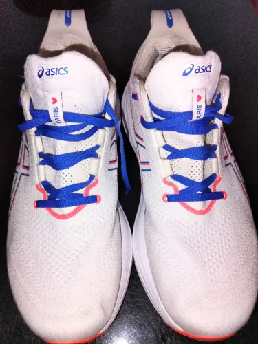 Tênis Asics Nimbus 26 - Tamanho 43 - Edição Especial Maratona de Paris