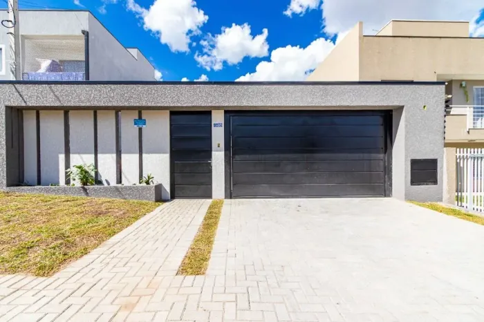 Casa com 3 suítes, piscina, no Hauer, à venda, 256 m² por R$ 1.850.000 -