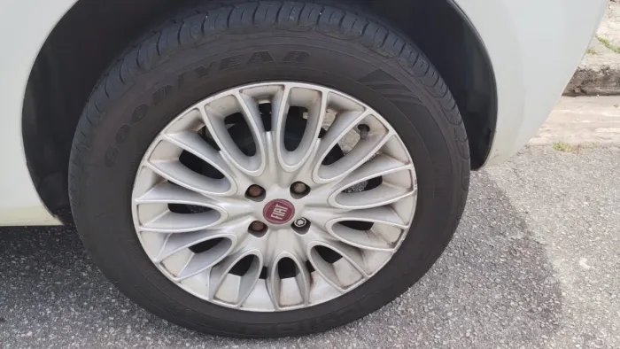 Fiat Punto Essence 1.6 Flex 16V 5P 2015