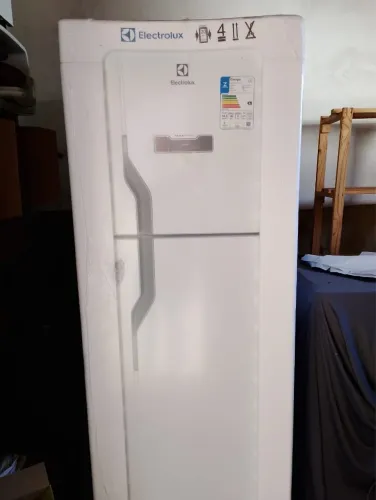 Vendo Geladeira Eletrolux - Nunca Usada