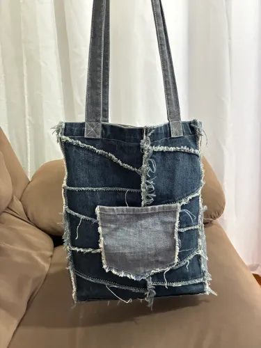 Bolsa Artesanal Recicla Jeans em Patchwork de Jeans Reciclado - Tiracolo