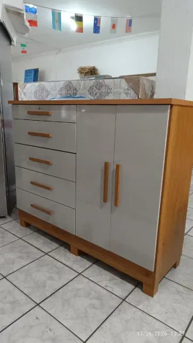 Cômoda grande