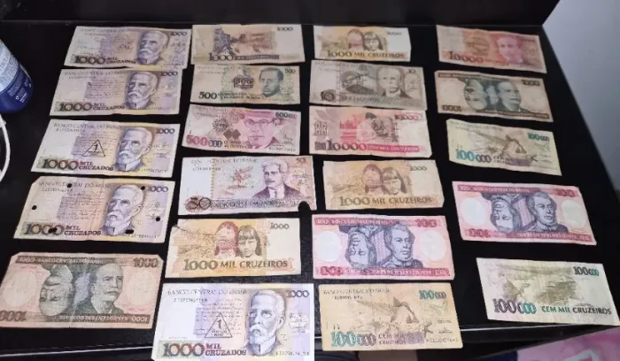 Cédulas e moedas antigas