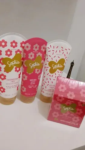 PRESENTE SHAMPOO E CONDICIONADOR E HIDRATANTE E CAIXA DE SABONETE SOPHIE INFANTIL