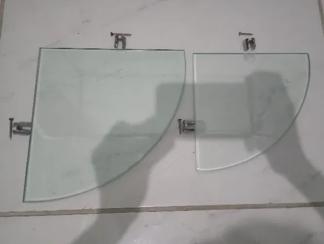 Jogo de prateleiras de vidro para canto