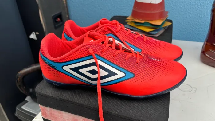 Chuteira umbro laranja