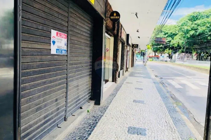 Loja Comercial para Locação em São Mateus, JF