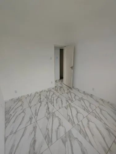 Alugo apartamento de 02 quartos na Rua Teotonio de Brito 187 em Olaria