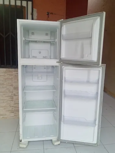 Vendo geladeira Brastemp com defeito