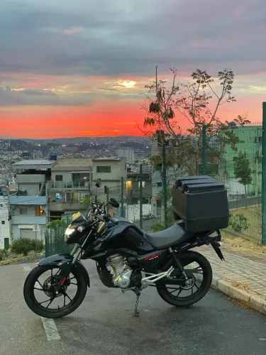 VENDO BAÚ COM SUPORTE 160