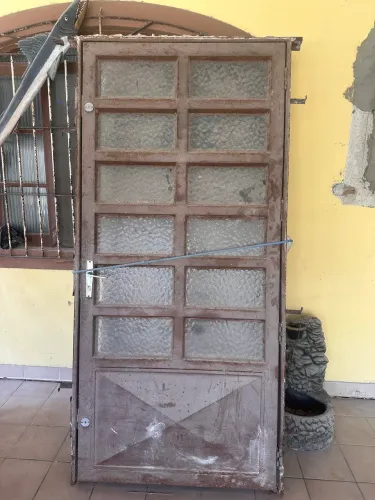 Porta de ferro
