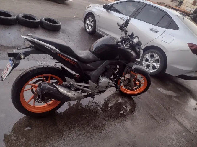Excelente oportunidade de ter uma moto pra passear quanto trabalho.