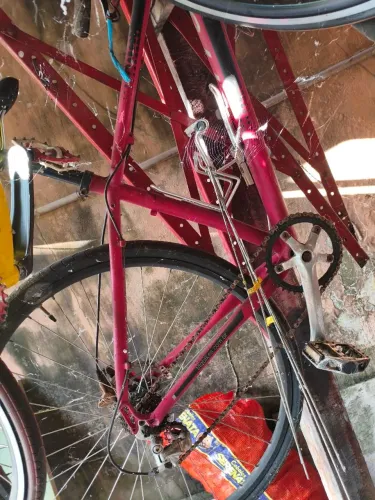 Duas bicicletas quadro aro 14 e aro 26.