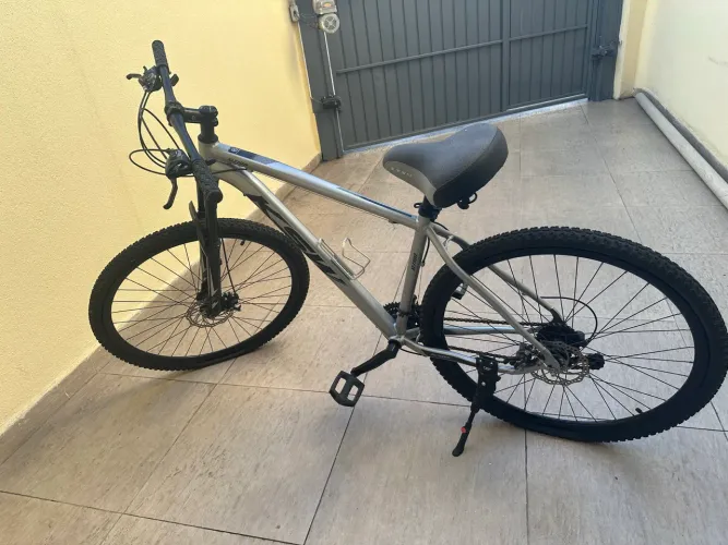 Bicicleta KSW XLT 100 aro 29 alumínio 24 velocidades freio a disco