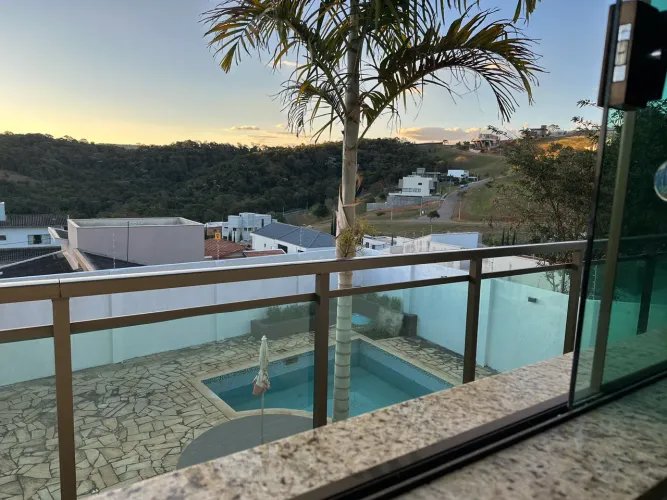 Casa alto padrão com piscina em Pouso Alegre