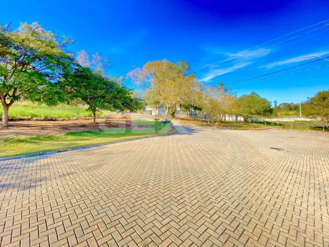 Terreno à Venda no Condomínio Residencial Jardins em Carmo do Cajuru MG.