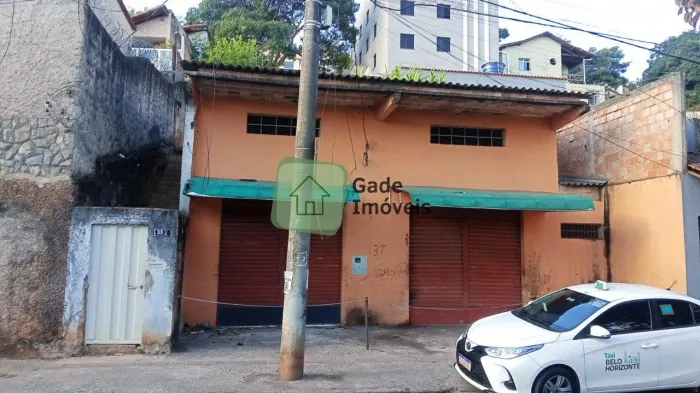 CASA COM LOJA NA FRENTE E LOTE DE 360 M²