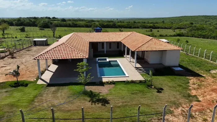 granja com 10 hectares na região de Monte Alegre com uma mega estrutura tudo de alto padr