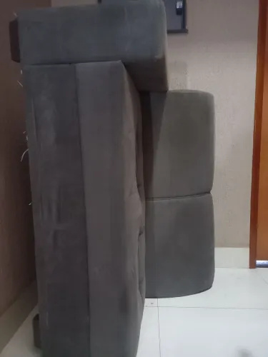 Sofá usado pra desocupar espaço 