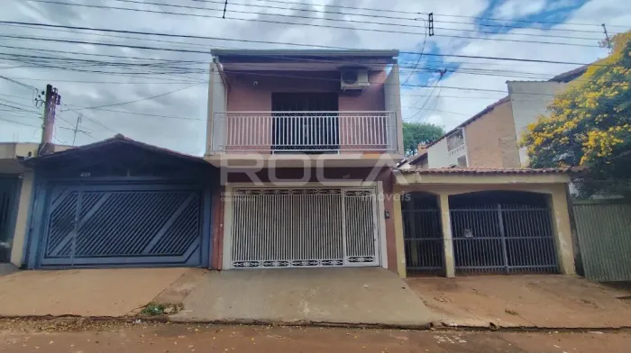 Sobrado à Venda e Locação em Santa Felícia - 3 Dormitórios, 2 Banheiros e 2 Vagas