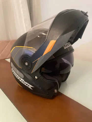 Capacete norisk escamoteave C/OCULOS