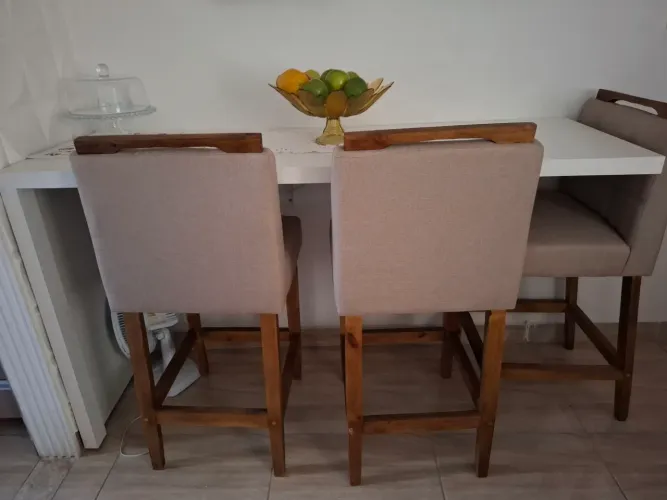 3 banquetas altas para bancada ou área externa
