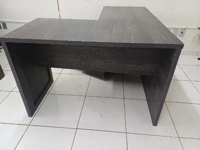 MESA PARA ESCRITORIO EM L - EM MADEIRA