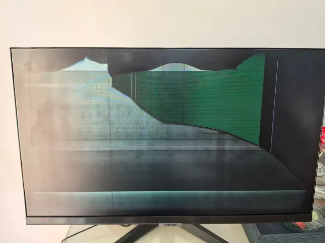 Smart Monitor M5 Samsung tela quebrada