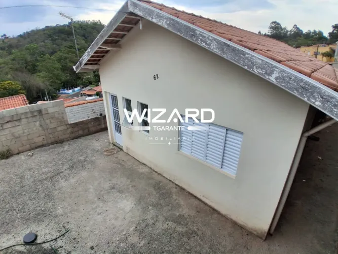 Casa com dois quartos à venda próximo ao centro de Serra Negra SP