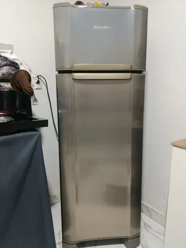Geladeira inox esmalte conservada nunca deu defeito