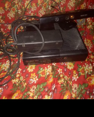 Xbox 360 com defeito é possui um HD DE 500GB