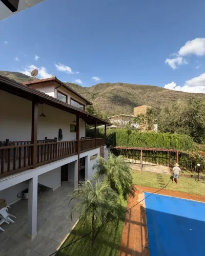 Casa reformada 5 qtos c/ piscina e sauna a 10 min do Alphaville Retiro do Chalé