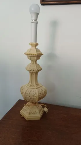 Base para abajur de Resina toda trabalhada