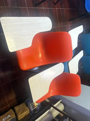 5 cadeiras sala de aula